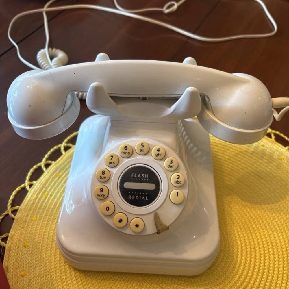 Grand Phone Vintage White Touch Button Flash Redial Retro 1950's Telephone